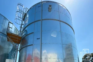 Protective zinc coating on galvanized steel water tank